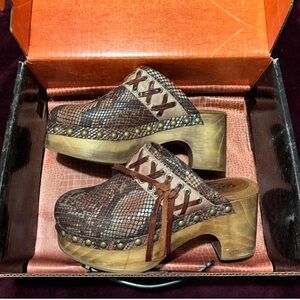FREEBIRD WOODSTOCK CLOGS NIB